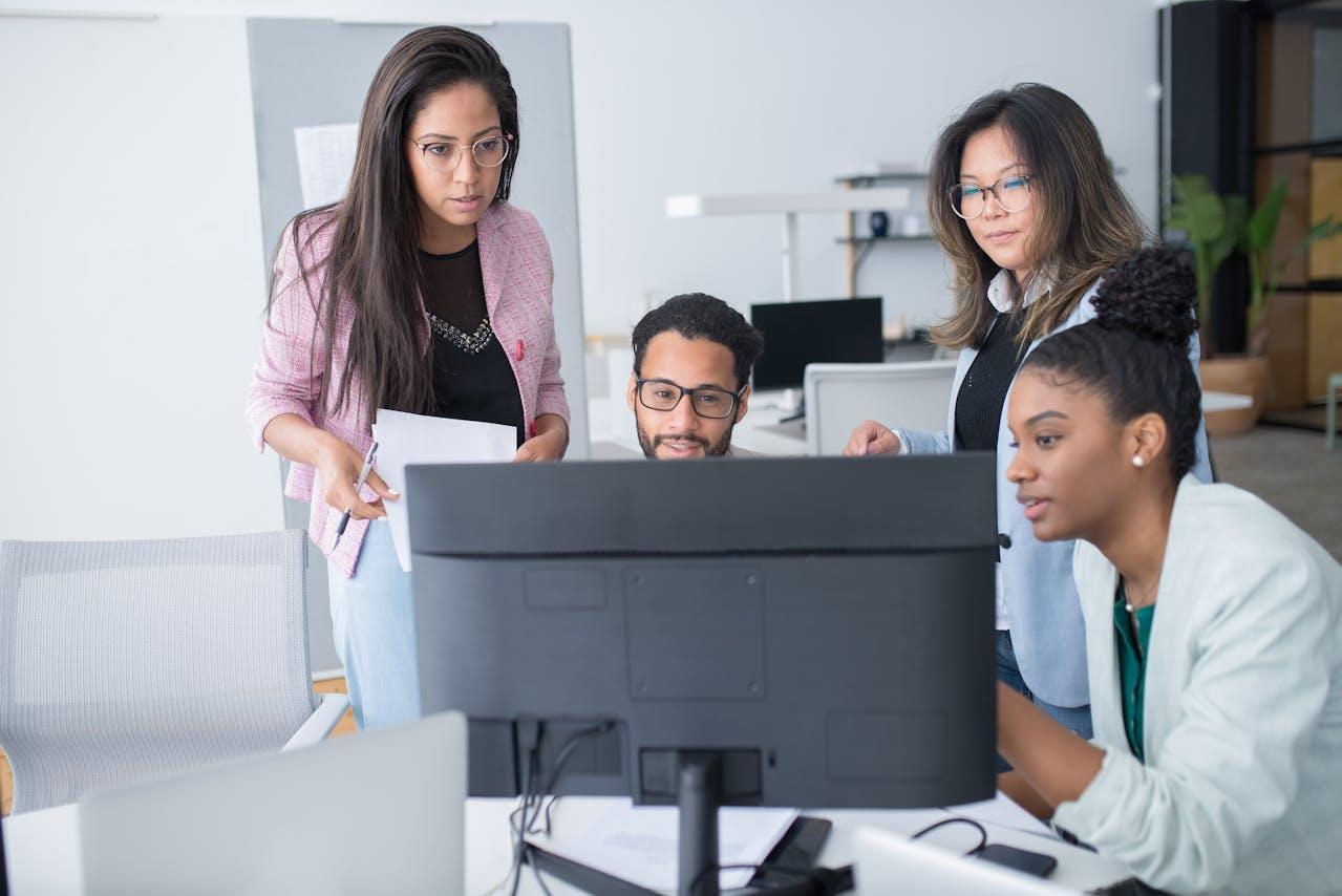 How to Choose the Right Solution for AI Analytics and Reporting in Claude